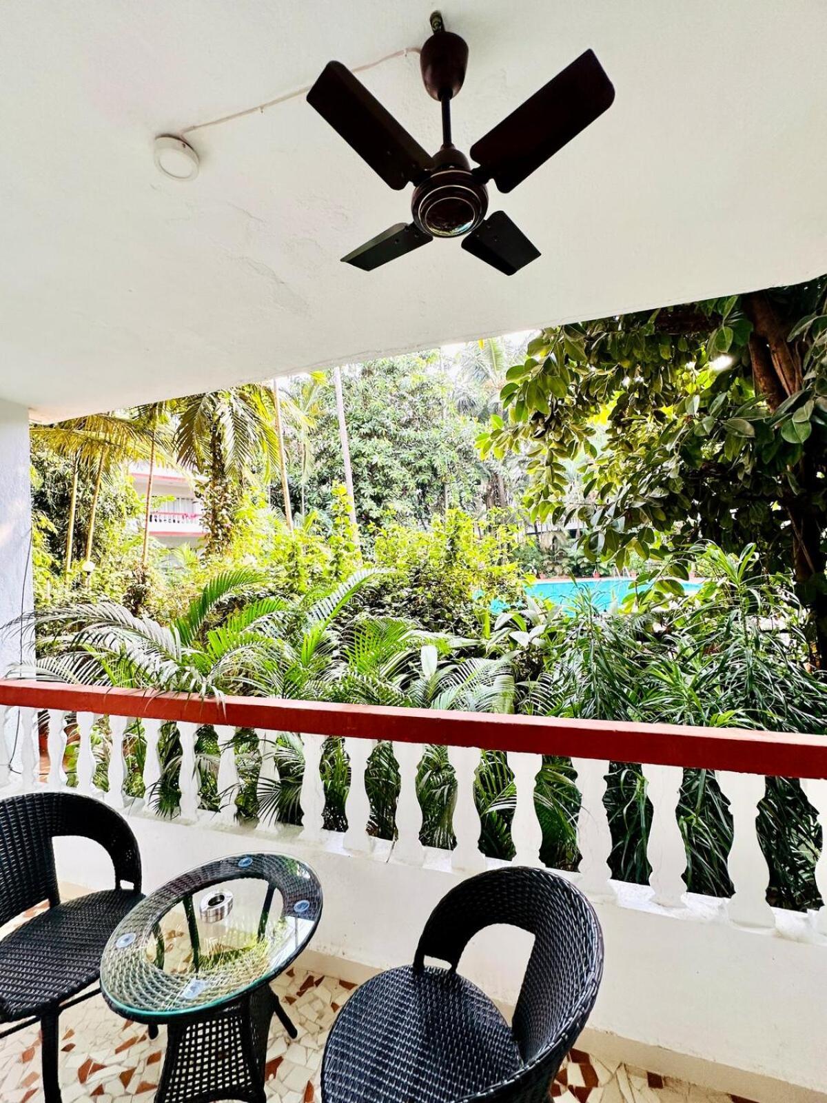 Pool Facing In Calangute Apartment Arpora